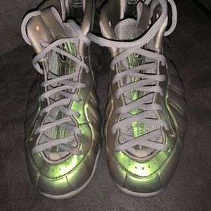 Metallic green Foamposite 8.5.